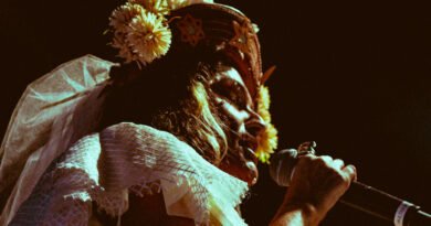 Bloco Fúnebre celebra 13 anos em plena sexta-feira 13 no Carnaval de BH 2026