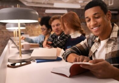Novos cadastros e recadastramentos da Bolsa Estudantil começam na próxima segunda-feira em São Gonçalo do Rio Abaixo