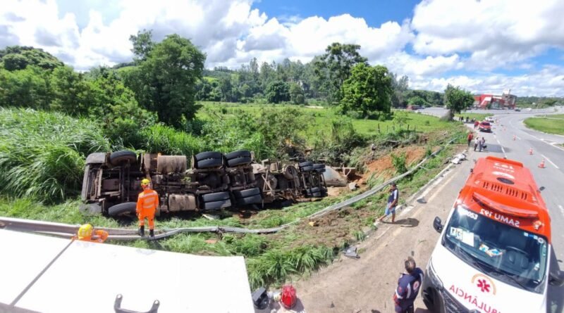 CAPOTAMENTO DE CARRETA COM VÍTIMA FATAL NA MG-050