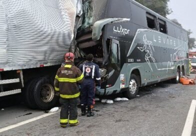 COLISÃO ENTRE ÔNIBUS E CAMINHÃO DEIXA UMA VÍTIMA EM ÓBITO NA BR-381 (VÍDEO)
