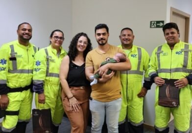 Família de bebê nascido na BR-040 reencontra equipe de resgate e conhece centro de monitoramento da rodovia 
