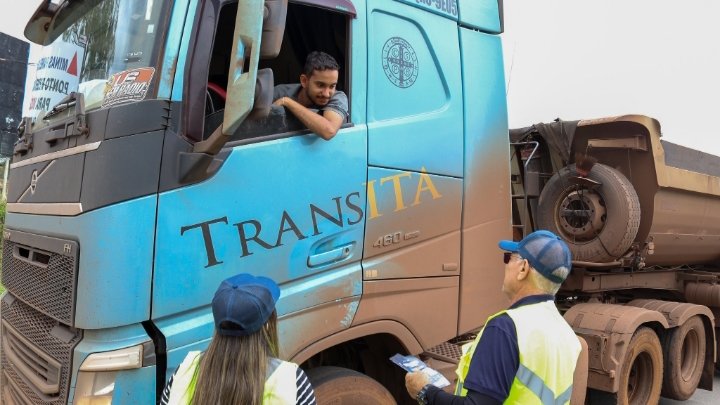 Setcemg promove blitz na BR-381 com a PRF para reforçar segurança nas estradas no Carnaval