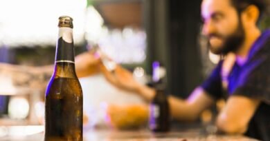 Consumo de álcool exige atenção redobrada com a saúde bucal, alerta OdontoCompany