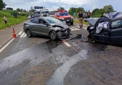 Colisão frontal entre automóveis, deixa vítima fatal em São Sebastião do Paraíso.