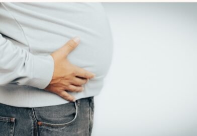 Barriga estufada no fim do dia? Entenda o que pode estar por trás desse incômodo