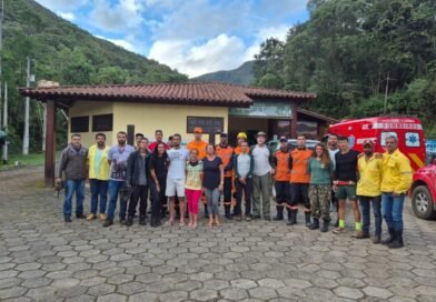 BOMBEIROS ENCONTRAM IRMÃOS DESAPARECIDOS NA SERRA DO CAPARAÓ