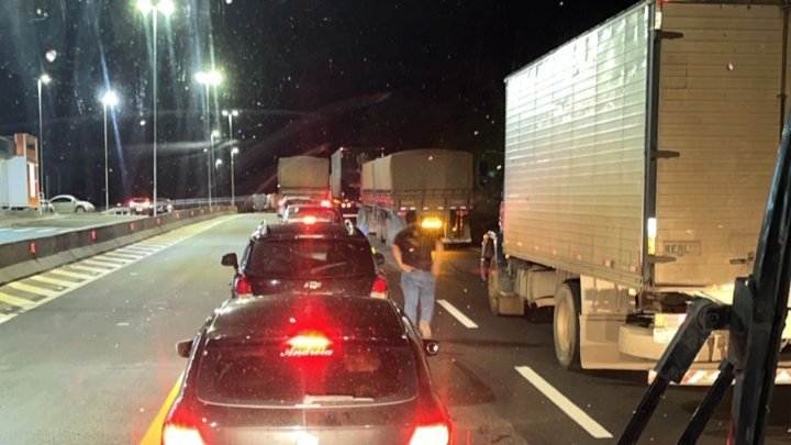 Acidente paralisou a BR-381 em São Gonçalo do Rio Abaixo na noite de hoje