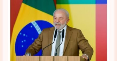 “Evitar que os efeitos das guerras cheguem ao povo brasileiro”, diz Lula ao assinar medidas para proteger população da alta do petróleo