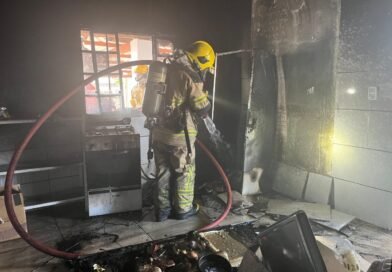 BOMBEIROS COMBATEM INCÊNDIO EM RESIDÊNCIA EM POUSO ALEGRE (VÍDEO)