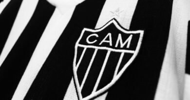 Atlético deve indenizar torcedores por envio de camisa não oficial