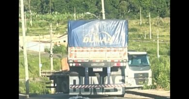 São Gonçalo do Rio Abaixo: carreta causa transtorno no Una