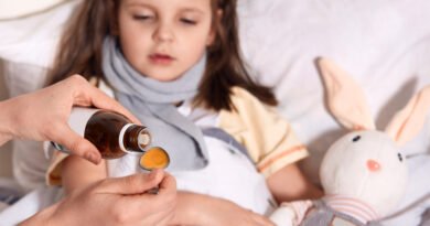 Descubra os riscos do uso recorrente de antibióticos na infância