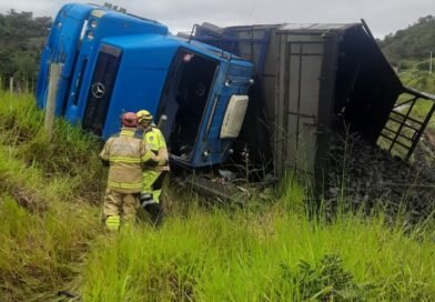 SÃO JOÃO DEL-REI: Bombeiros atendem acidente automobilístico com vítima fatal na BR-494