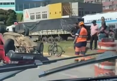 João Monlevade BR-381, veículo capota em frente ao Posto Lulu, parece que tem uma cabeça de porco enterrada naquele local