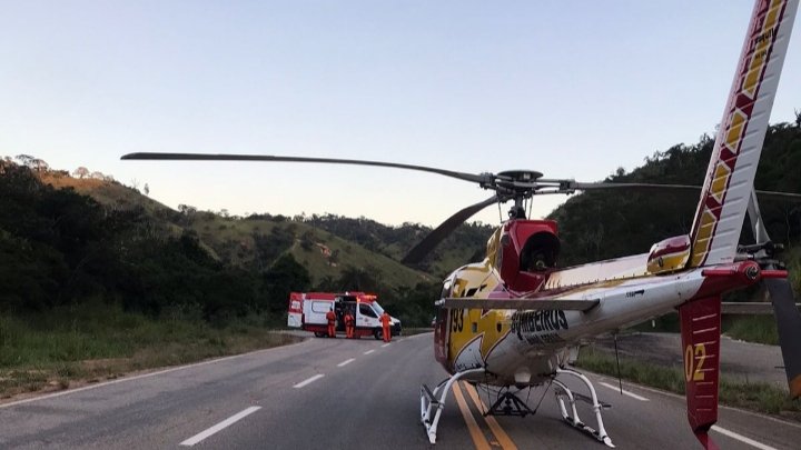 SANTA MARIA DE ITABIRA: BOMBEIROS ATENDEM OCORRÊNCIA DE ACIDENTE NA MGC-120 COM TRÊS VÍTIMAS