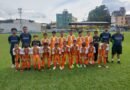 Projeto Bom de Bola estreia com empate contra o Metalusina e destaque individual na Copa Emilton Bartolomeu Cirola 2026