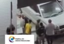 João Monlevade: veículo invadiu loja no princípio da noite de hoje, uma mulher foi prensada contra o balcão