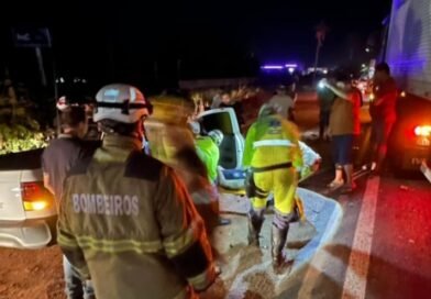 Colisão entre veículos na MG-455, na noite de hoje, um dos condutores foi socorrido em estado grave