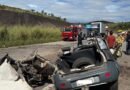 ACIDENTE ENTRE CARRETA E CARRO DE PASSEIO DEIXA UMA VÍTIMA FATAL NA BR-116, NA TARDE DE HOJE