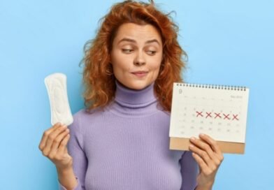 Você sente um cansaço que não passa durante ou após o ciclo menstrual? Entenda o que pode ser