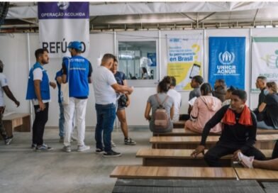 Com 7 em cada 10 refugiados vivendo em deslocamento prolongado, chefe do ACNUR pede novo impulso por soluções
