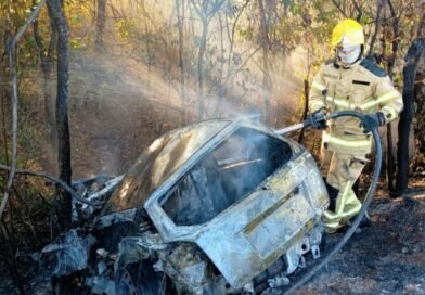 ENGENHEIRO NAVARRO: BOMBEIROS DE BOCAIÚVA ATENDEM OCORRÊNCIA DE INCÊNDIO EM VEÍCULO AUTOMOTOR NA MGC-135 UM HOMEM MORREU NO LOCAL