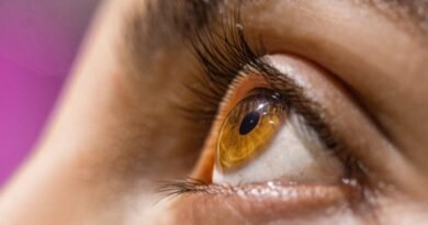 Junho Violeta alerta para riscos do hábito de coçar os olhos e importância do diagnóstico do ceratocone