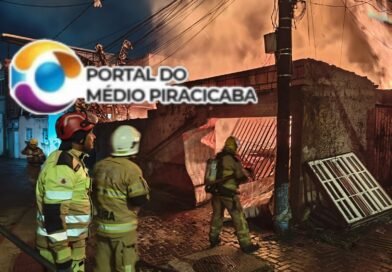 BELO HORIZONTE: INCÊNDIO EM RESIDÊNCIA MOBILIZA GUARNIÇÕES DO CORPO DE BOMBEIROS