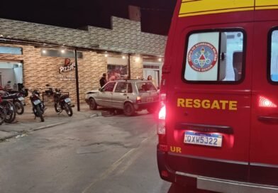 Montes Claros: Fiat Uno desgovernado avança sobre calçada e atropela clientes de pizzaria