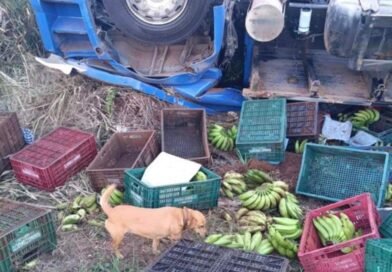 LMG-856: CAMINHÃO DE BANANA TOMBA E DEIXA VÍTIMA FATAL