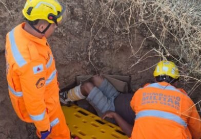 PORTEIRINHA: BOMBEIROS RESGATAM HOMEM EM FOSSA SECA