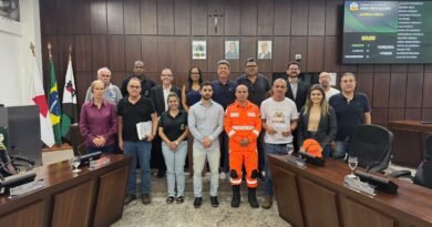 Câmara de João Monlevade debate regulamentação e segurança de outdoors e totens em audiência pública Câmara de João Monlevade debate regulamentação e segurança de outdoors e totens em audiência pública