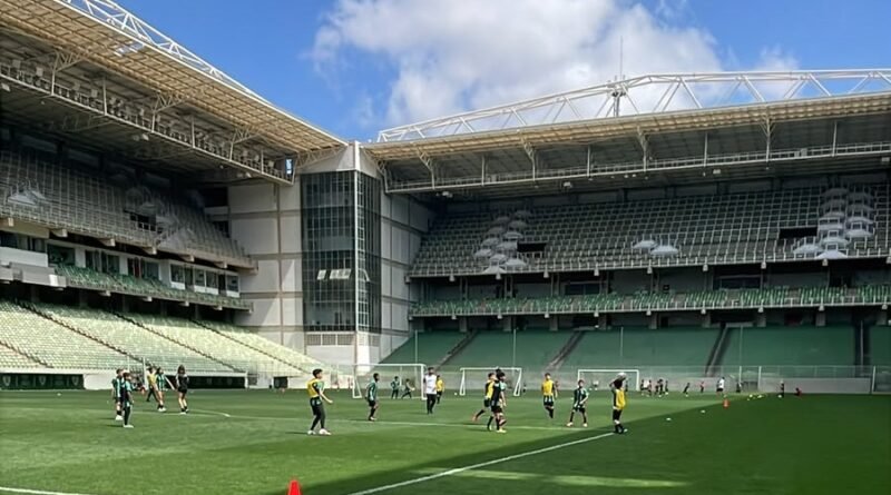 Alunos do Bom de Bola – Bom de Escola vivenciam experiência esportiva no Estádio Independência