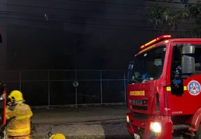 INCÊNDIO EM PRÉDIO ABANDONADO PRÓXIMO À AVENIDA  PRUDENTE DE MORAIS, EM BELO HORIZONTE