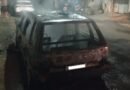 BOMBEIROS COMBATEM INCÊNDIO EM VEÍCULO EM MURIAÉ