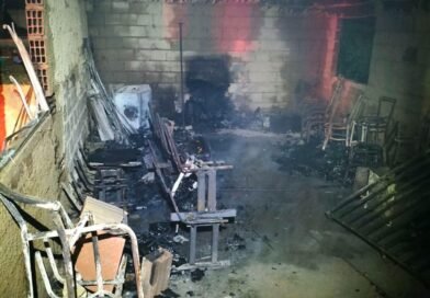 BAMBUÍ: Corpo de Bombeiros atua após incêndio em edificação comercial