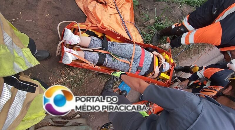 SABARÁ/RAVENA: Capotamento de veículo em ribanceira