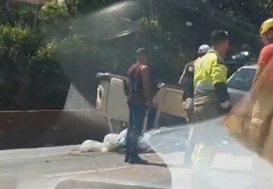 Acidente entre veículos, Kombi ficou de “pernas para o ar” na Grande BH (assista o vídeo)