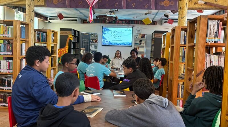 Lançamento de livro reúne poesia e inteligência artificial em oficina com estudantes de Betim