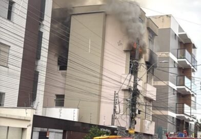 Prado: incêndio em prédio, duas vítimas socorridas para o Hospital João XXIII na tarde de hoje (ocorrência em andamento)