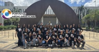 Alunos do Parlamento Jovem de São Gonçalo do Rio Abaixo visitam a Assembleia Legislativa de Minas Gerais