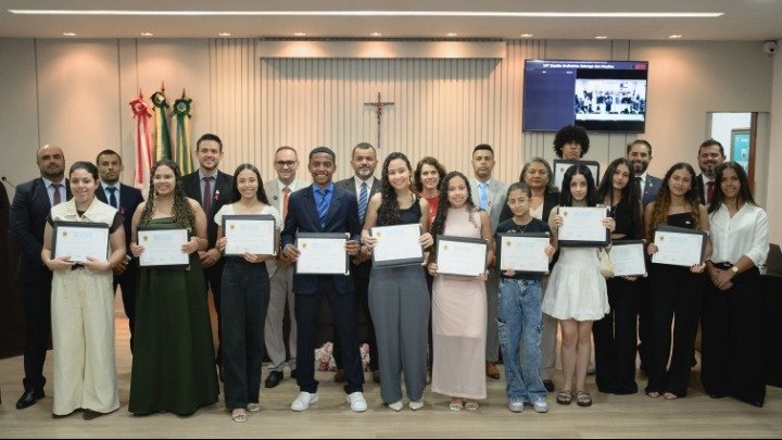 Câmara homenageia estudantes e atletas que se destacaram representando São Gonçalo