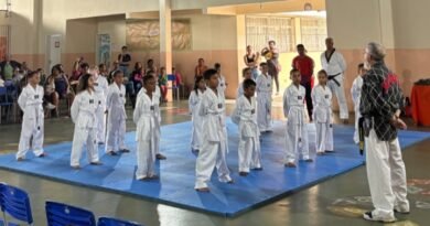 Alunos da Escola Cicinha Moura celebram evolução no Taekwondo com troca de faixa Alunos da Escola Cicinha Moura celebram evolução no Taekwondo com troca de faixa